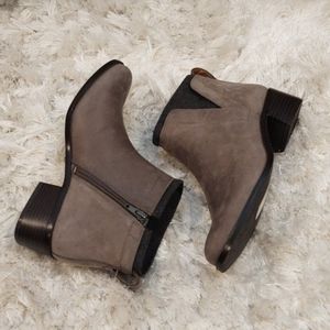 NEW Vionic Joslyn Gray ankle boots